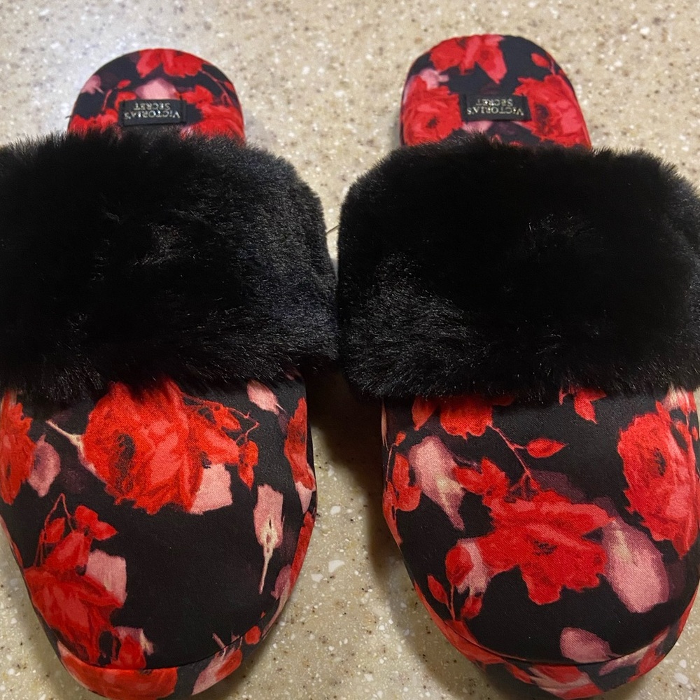 Victorias Secret signature satin slippers size small 5-6